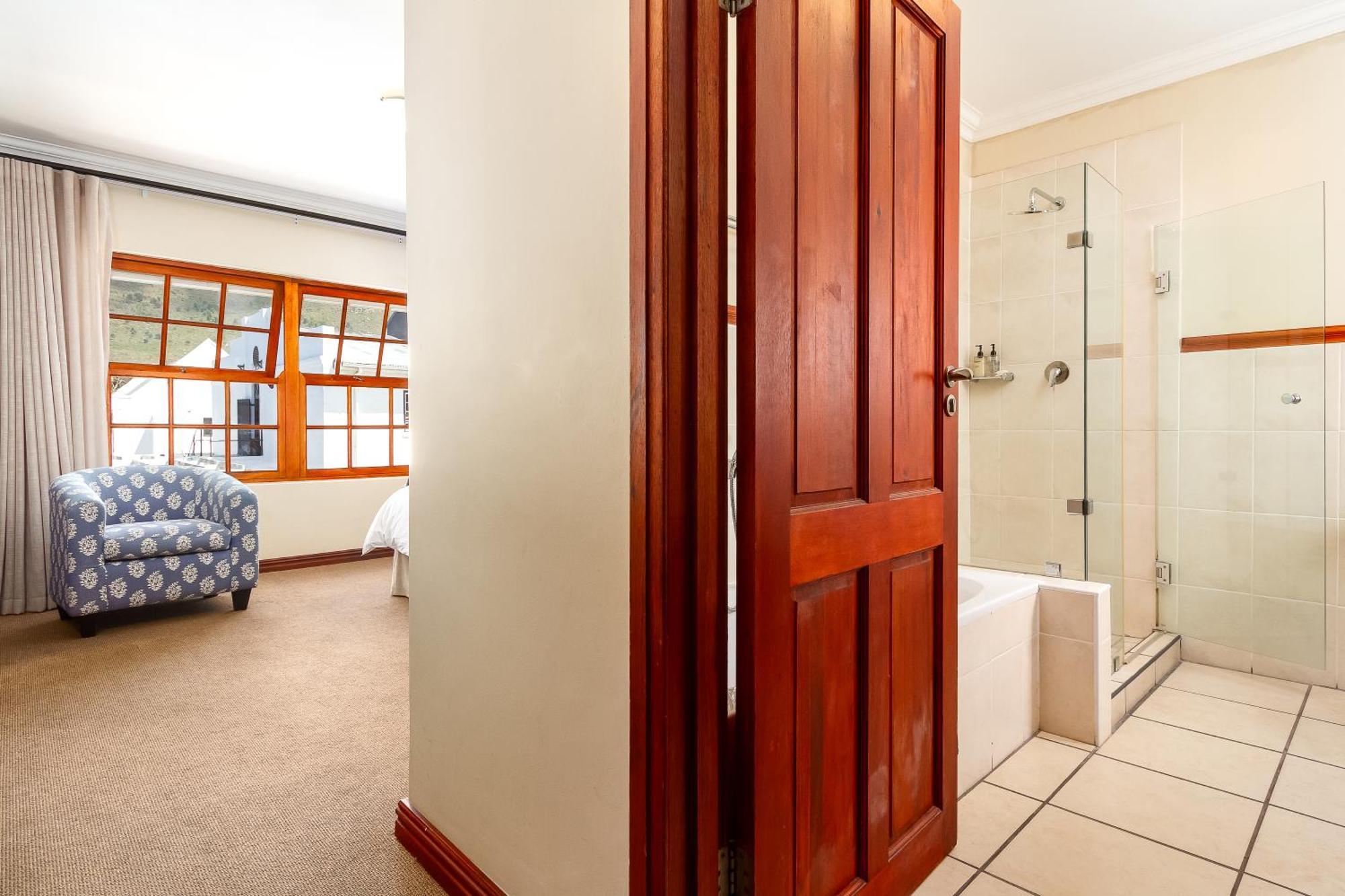 Noordhoek Village Hotel Экстерьер фото
